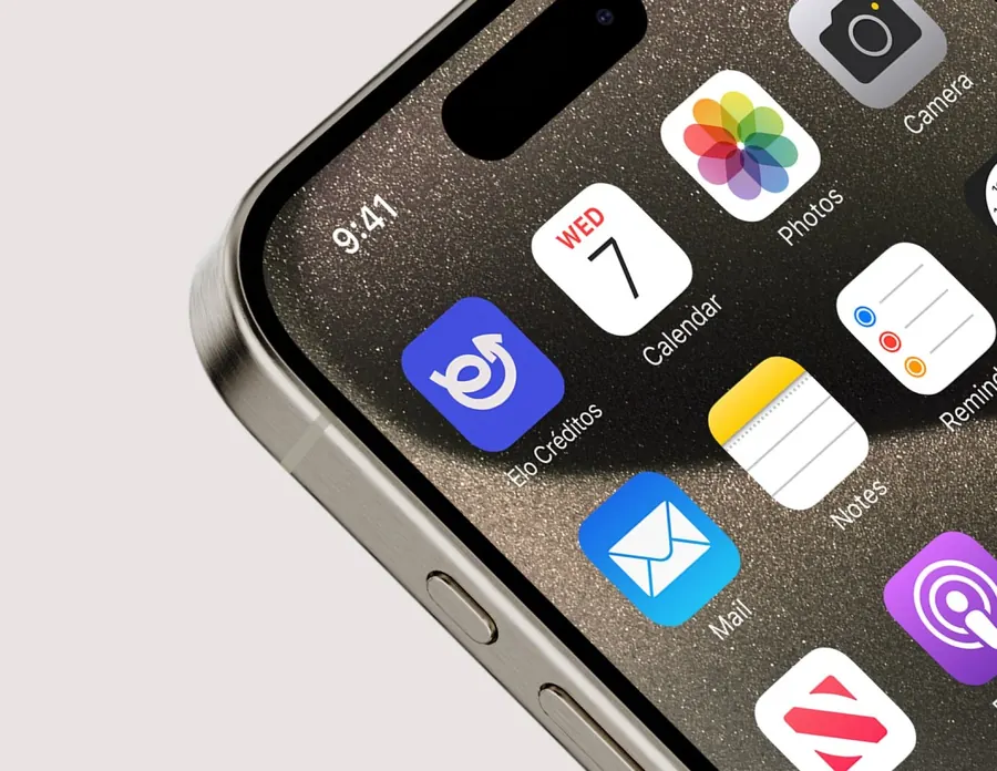 ELO Avanta by CBAS, blue app icon with an e and a white circular arrow, on an iPhone home screen